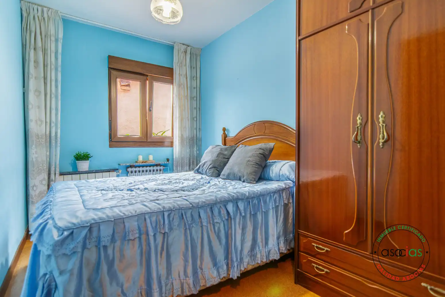 Habitación de Casa adosada en venta en Proaza con Calefacción y Trastero