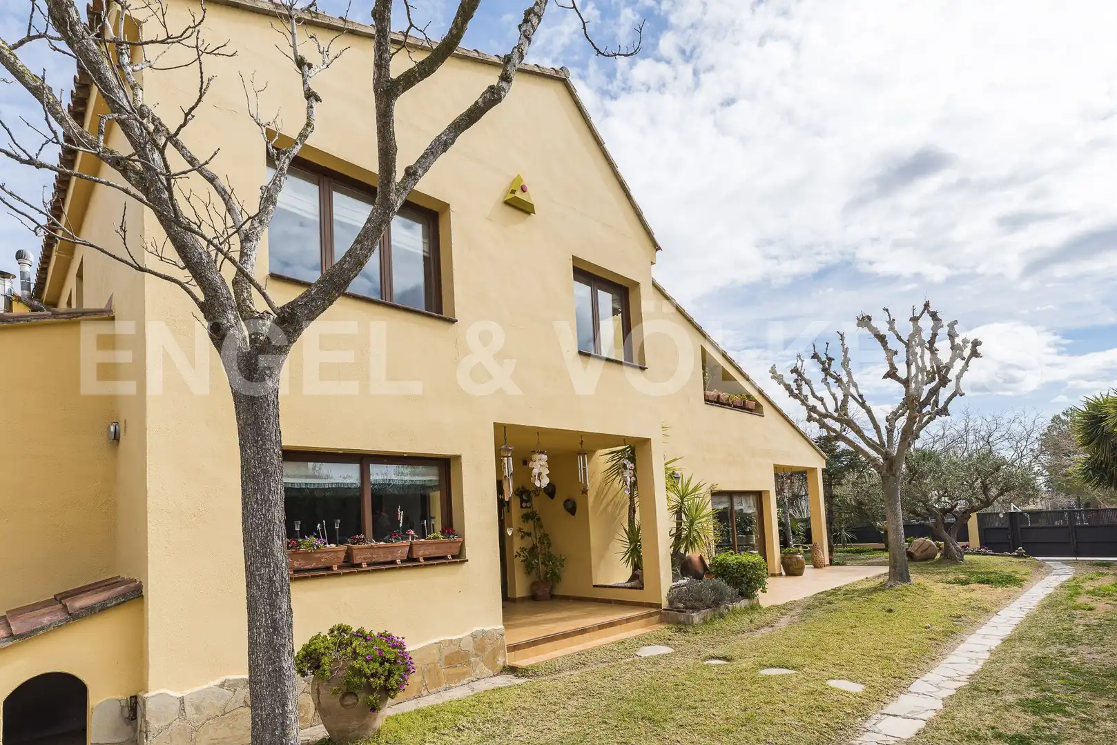 Vista exterior de Casa o xalet en venda en Pacs del Penedès amb Calefacció, Jardí privat i Parquet