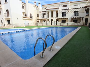 Bungalow con piscina en venta en Calle Río Guadalquivir 9