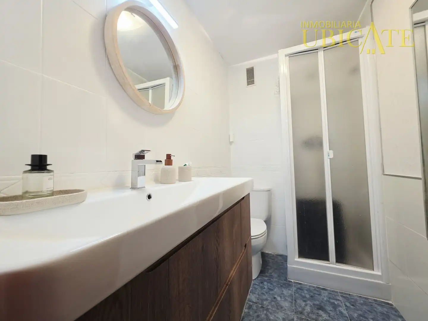 Baño de Piso en venta en Castro-Urdiales con Calefacción, Parquet y Terraza