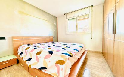 Bedroom of Flat for sale in Sabadell