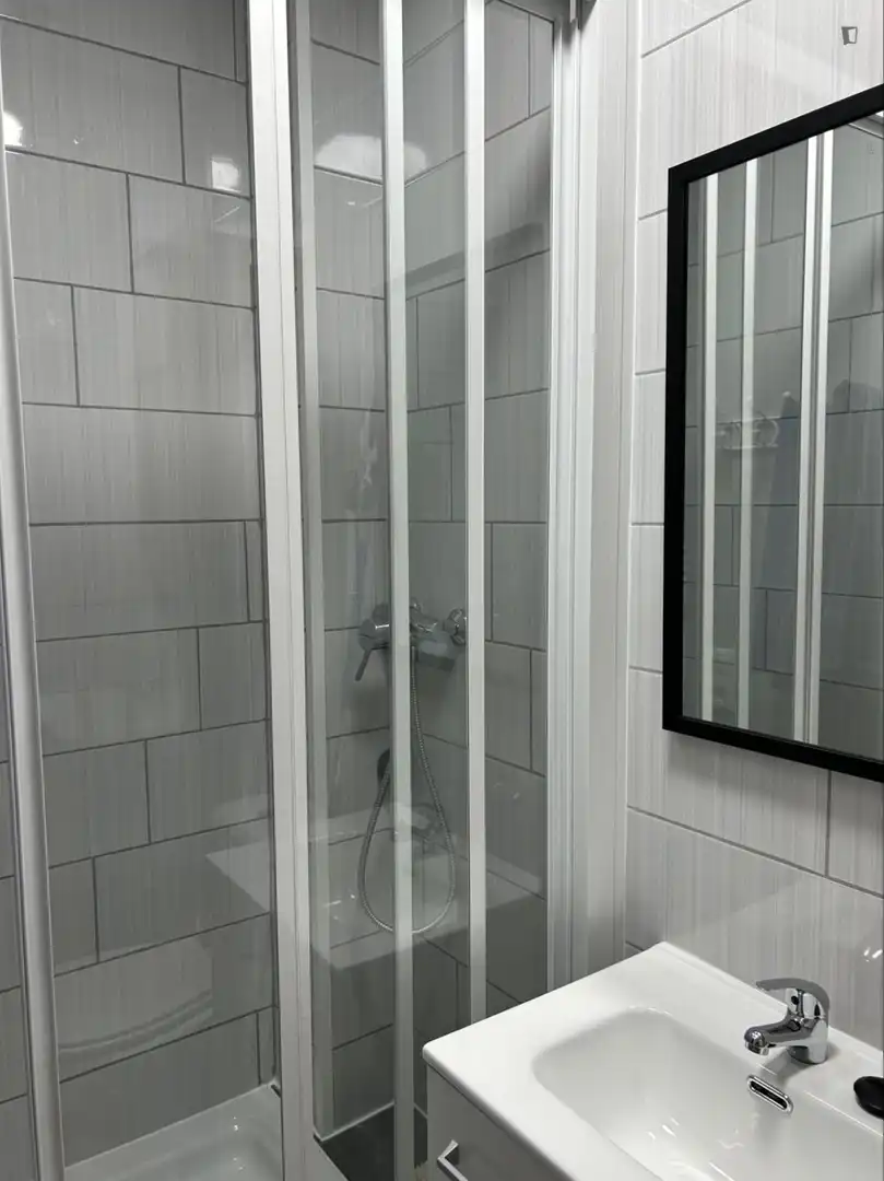Badezimmer von Wohnung zur Miete in L'Hospitalet de Llobregat mit Klimaanlage, Heizung und Möbliert