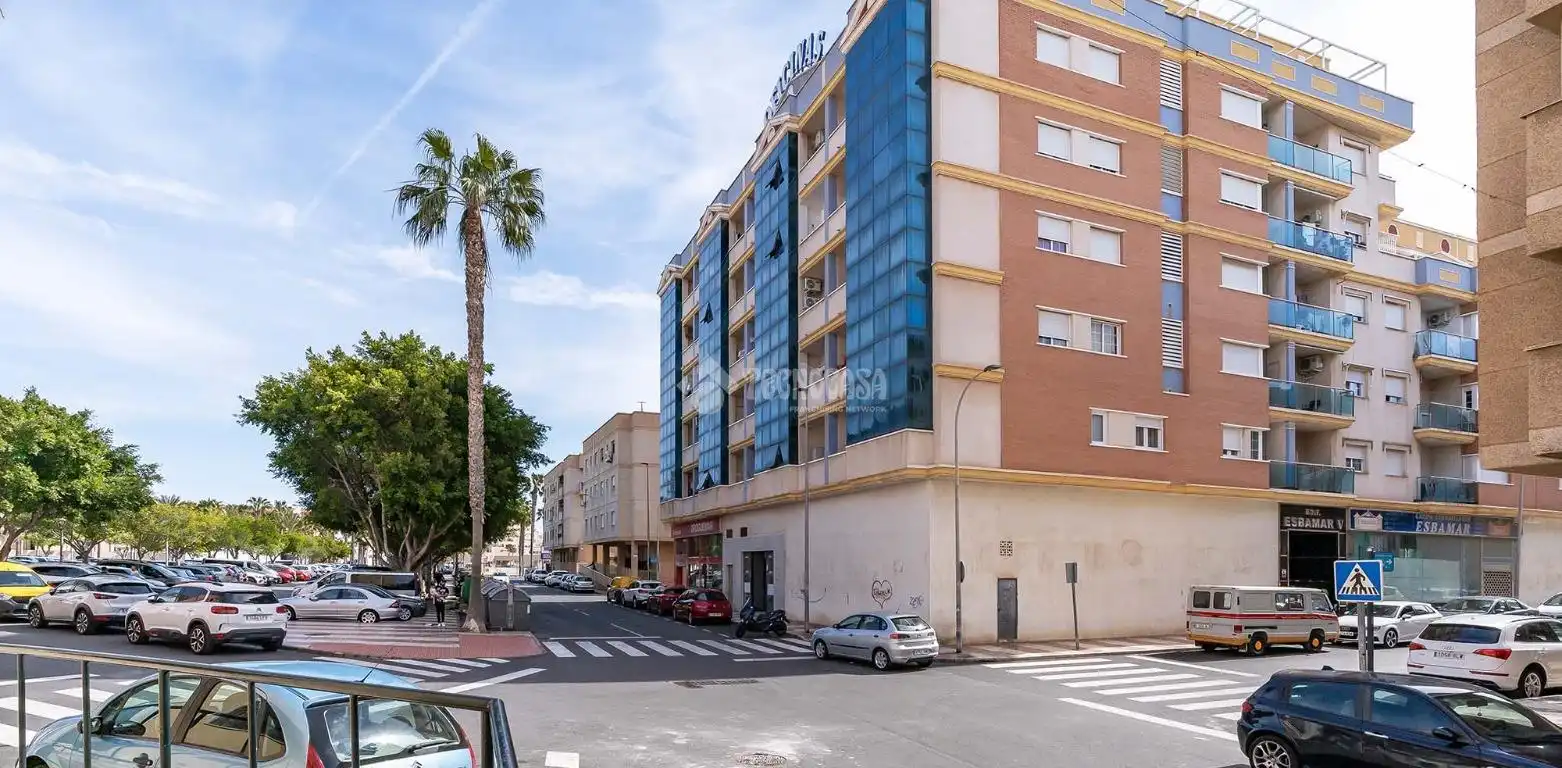 Vista exterior de Pis en venda en Roquetas de Mar ciudad