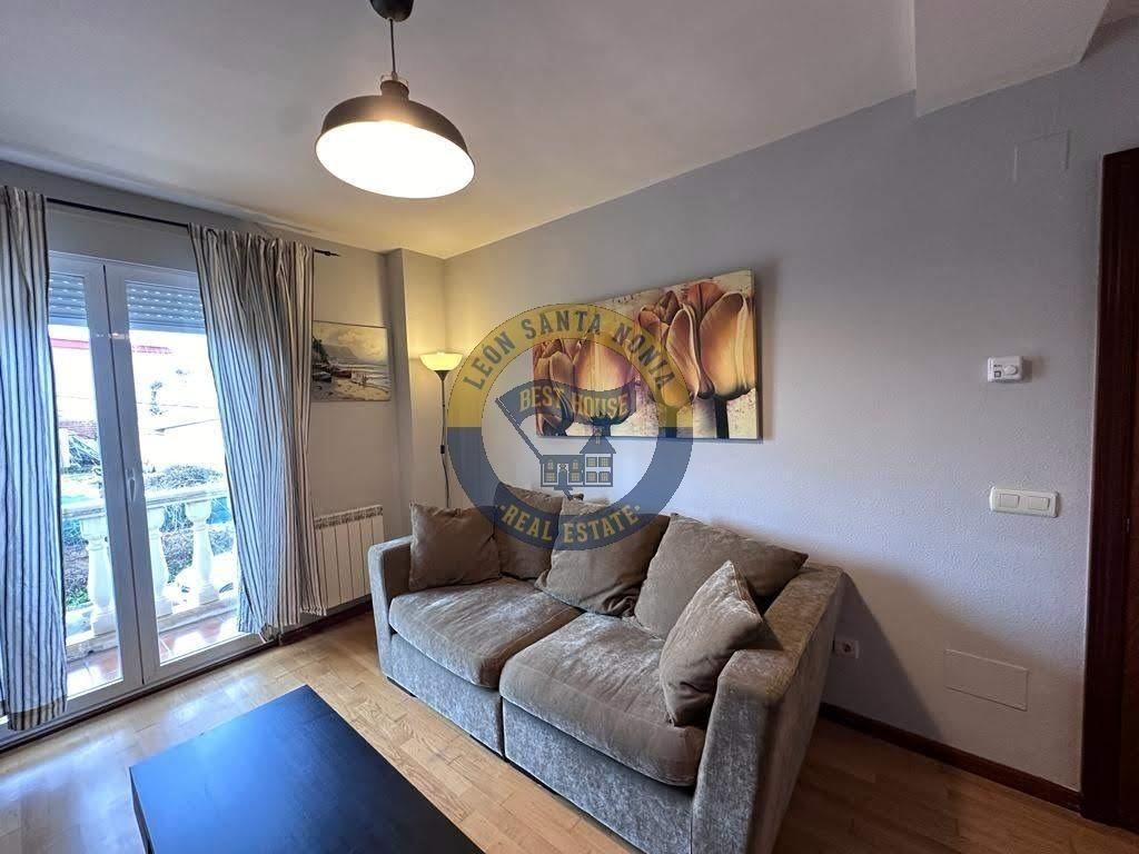 Sala d'estar de Apartament en venda en Villaquilambre amb Calefacció, Terrassa i Traster