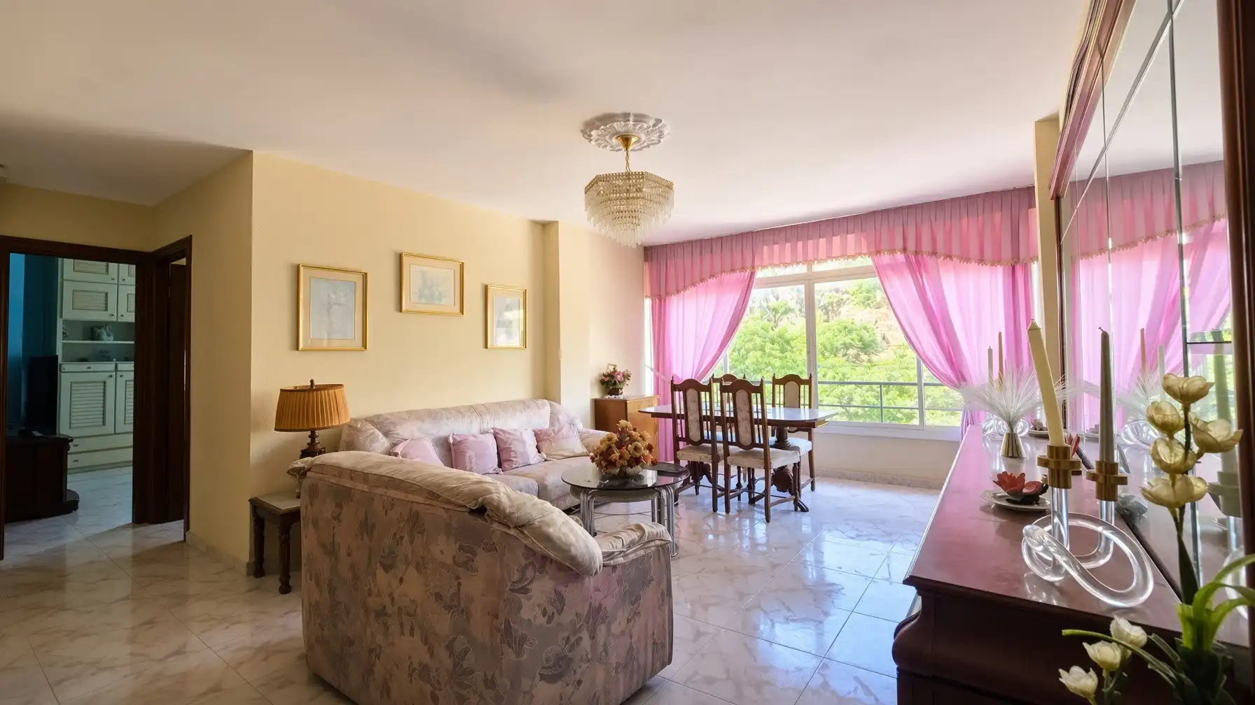 Sala d'estar de Apartament en venda en Marbella amb Moblat i Internet