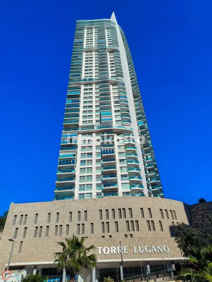 Vista exterior de Piso en venta en Benidorm con Aire acondicionado, Terraza y Piscina comunitaria