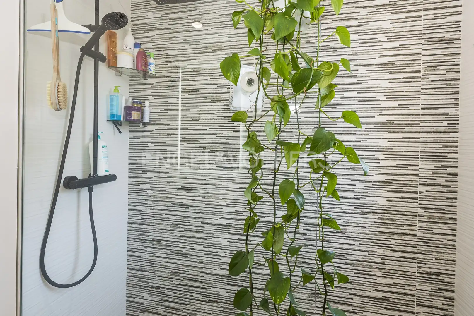 Bathroom of Attic for rent in Sitges  with Air Conditioner, Heating and Parquet flooring