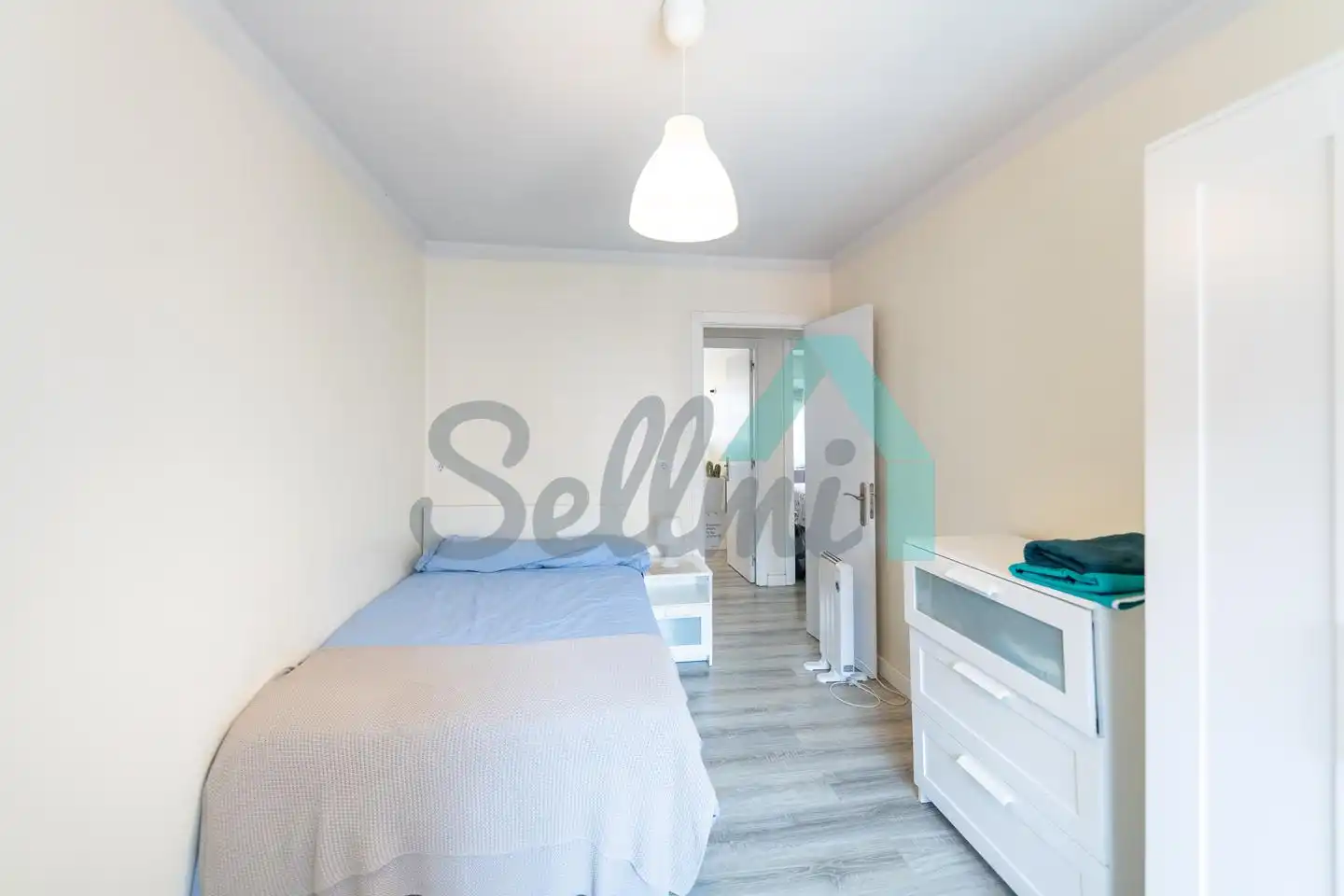 Habitación de Piso para compartir en Oviedo  con Calefacción y Amueblado