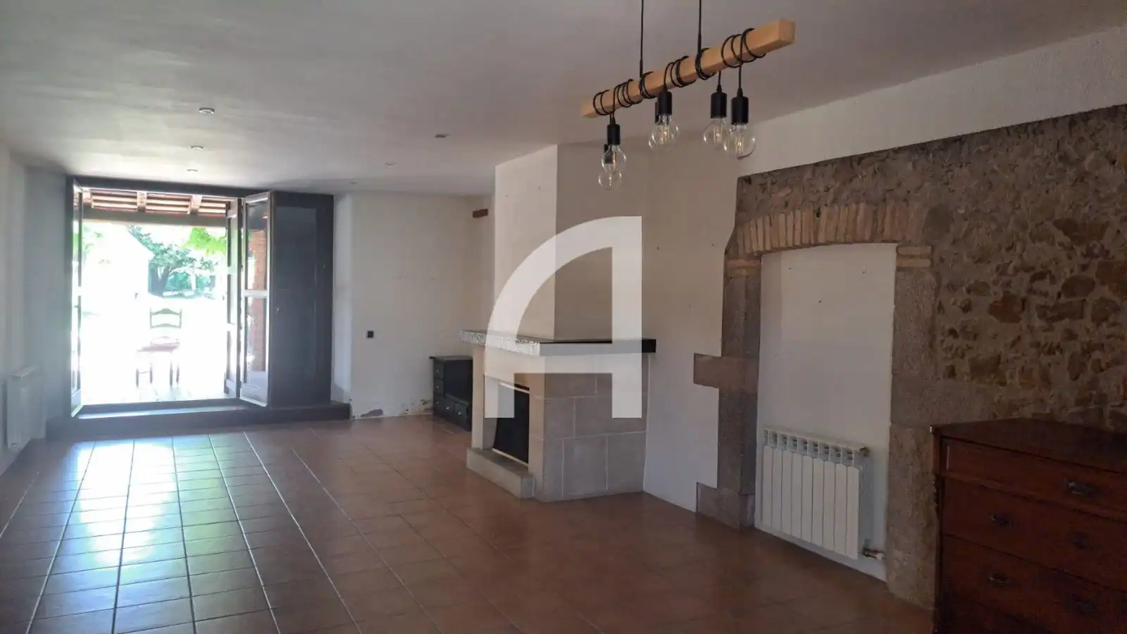 Sala d'estar de Casa o xalet de lloguer en Aiguaviva amb Calefacció, Jardí privat i Terrassa