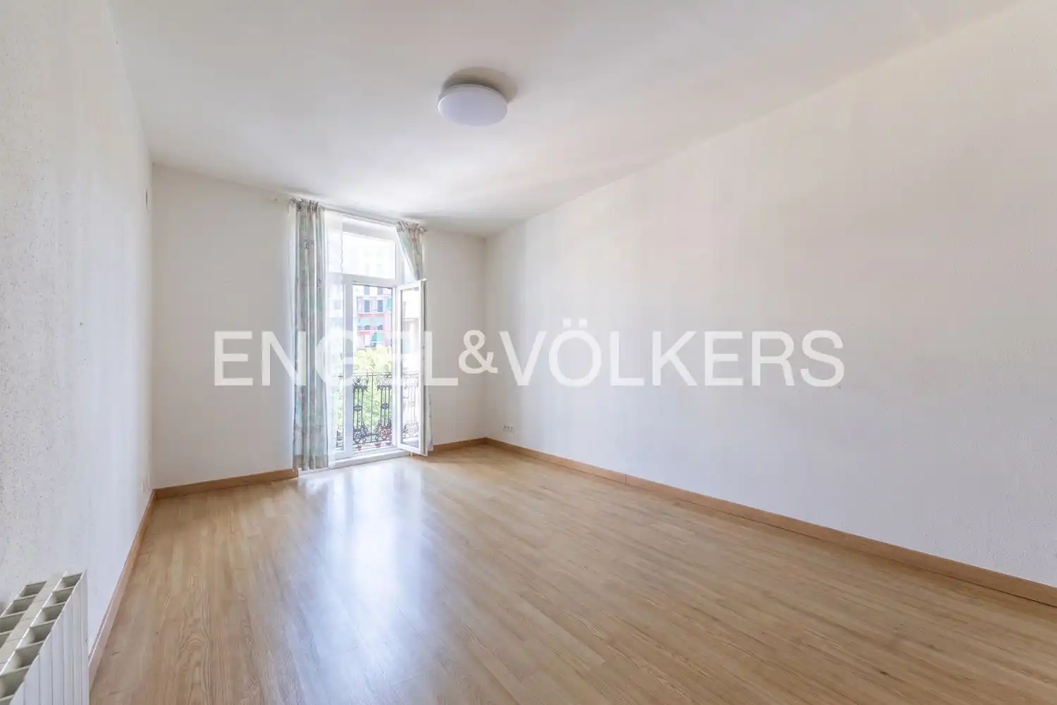 Bedroom of Flat for sale in Valencia  with Air Conditioner, Heating and Parquet flooring