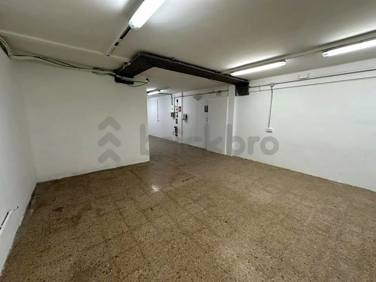 Commercial properties for sale in Barcelona  with Air Conditioner