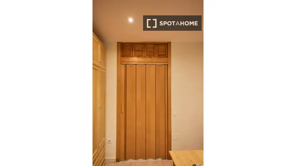 Habitación de Piso de alquiler en Madrid con Aire acondicionado, Calefacción y Amueblado