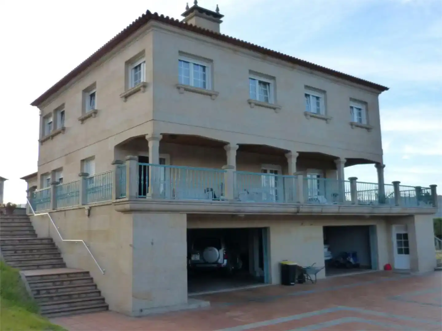 Vista exterior de Pis en venda en Pontevedra Capital  amb Jardí privat, Parquet i Piscina