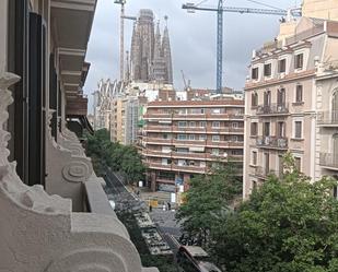 Exterior view of Flat for sale in  Barcelona Capital  with Air Conditioner, Heating and Private garden