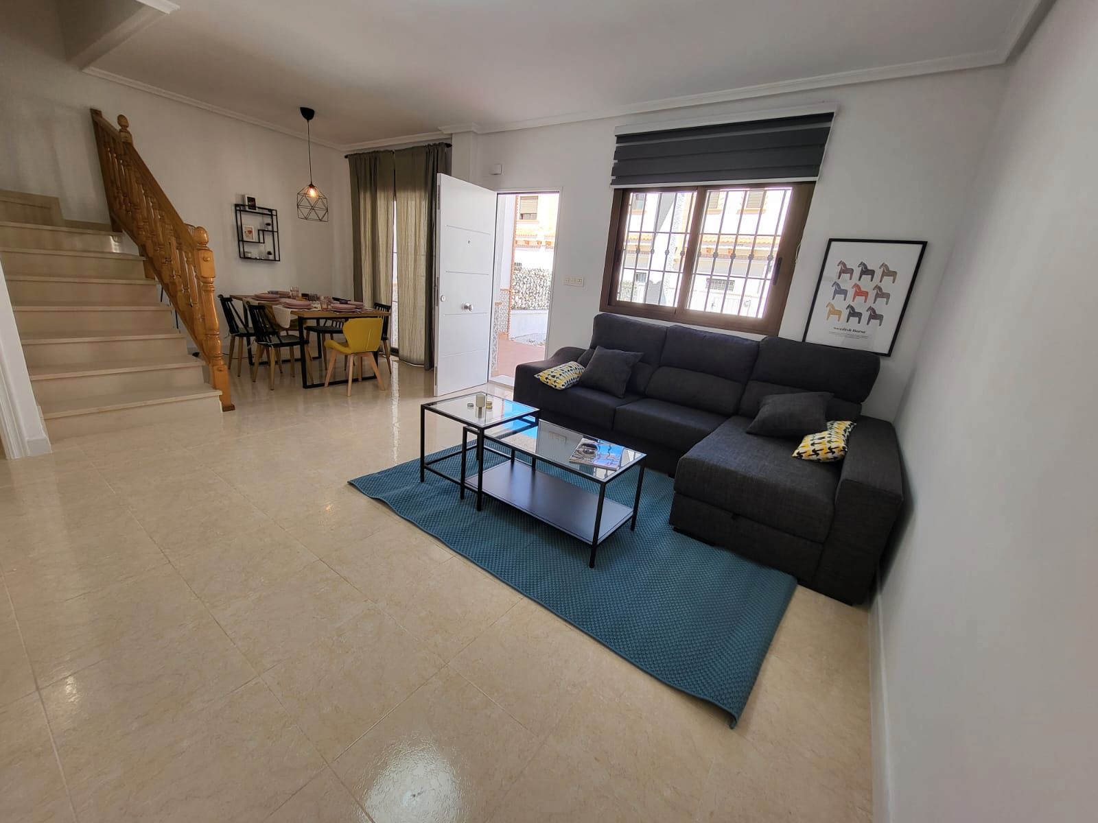 Sala d'estar de Casa adosada en venda en San Miguel de Salinas amb Jardí privat, Terrassa i Moblat