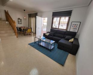 Sala d'estar de Casa adosada en venda en San Miguel de Salinas amb Jardí privat, Terrassa i Moblat