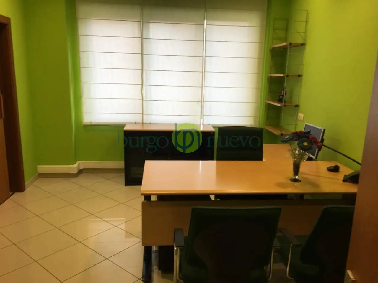 Oficina de alquiler en León Capital  con Calefacción y Alarma