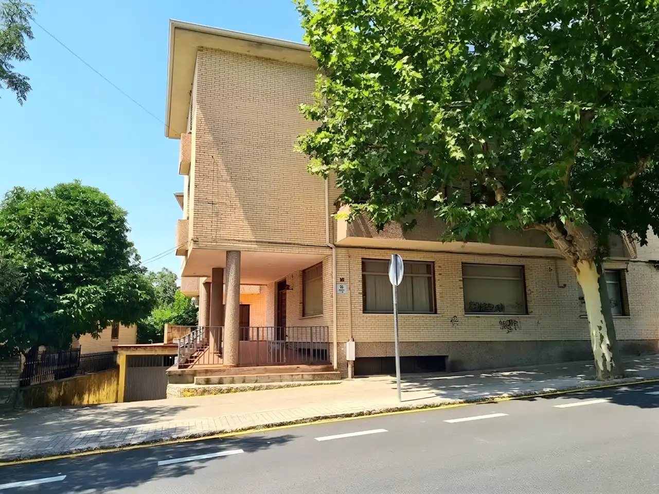 Vista exterior de Piso en venta en La Adrada  con Aire acondicionado, Terraza y Amueblado