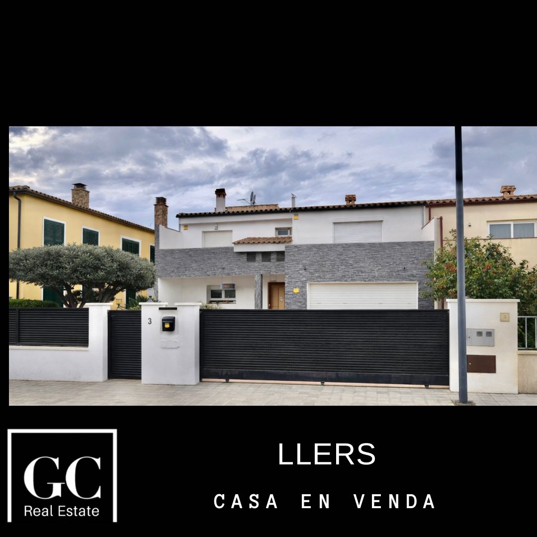 Exterior view of Single-family semi-detached for sale in Llers  with Air Conditioner, Heating and Private garden