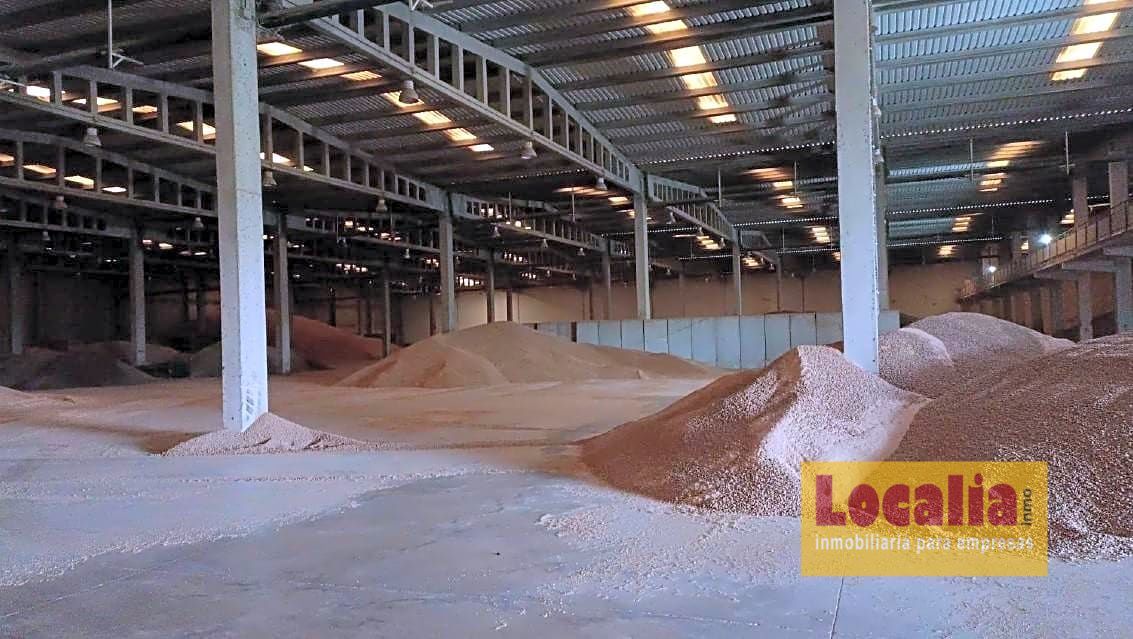 Industrial buildings for sale in  Sevilla Capital