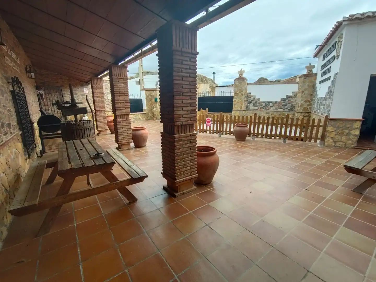 Terrassa de Finca rústica en venda en Guadix amb Moblat, Forn i Piscina comunitària