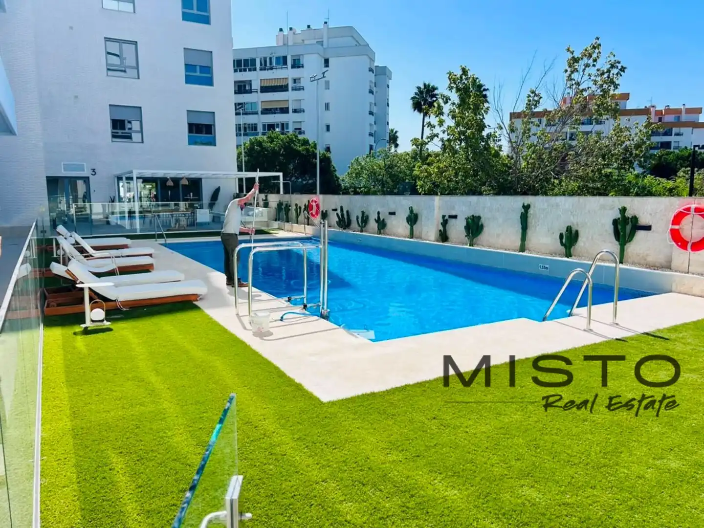 Swimming pool of Flat for rent in Nueva Andalucía