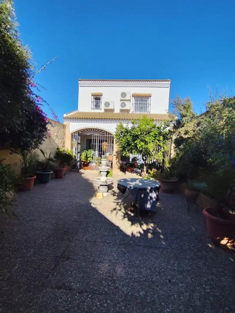 Vista exterior de Casa o xalet en venda en Hinojos amb Aire condicionat, Calefacció i Jardí privat