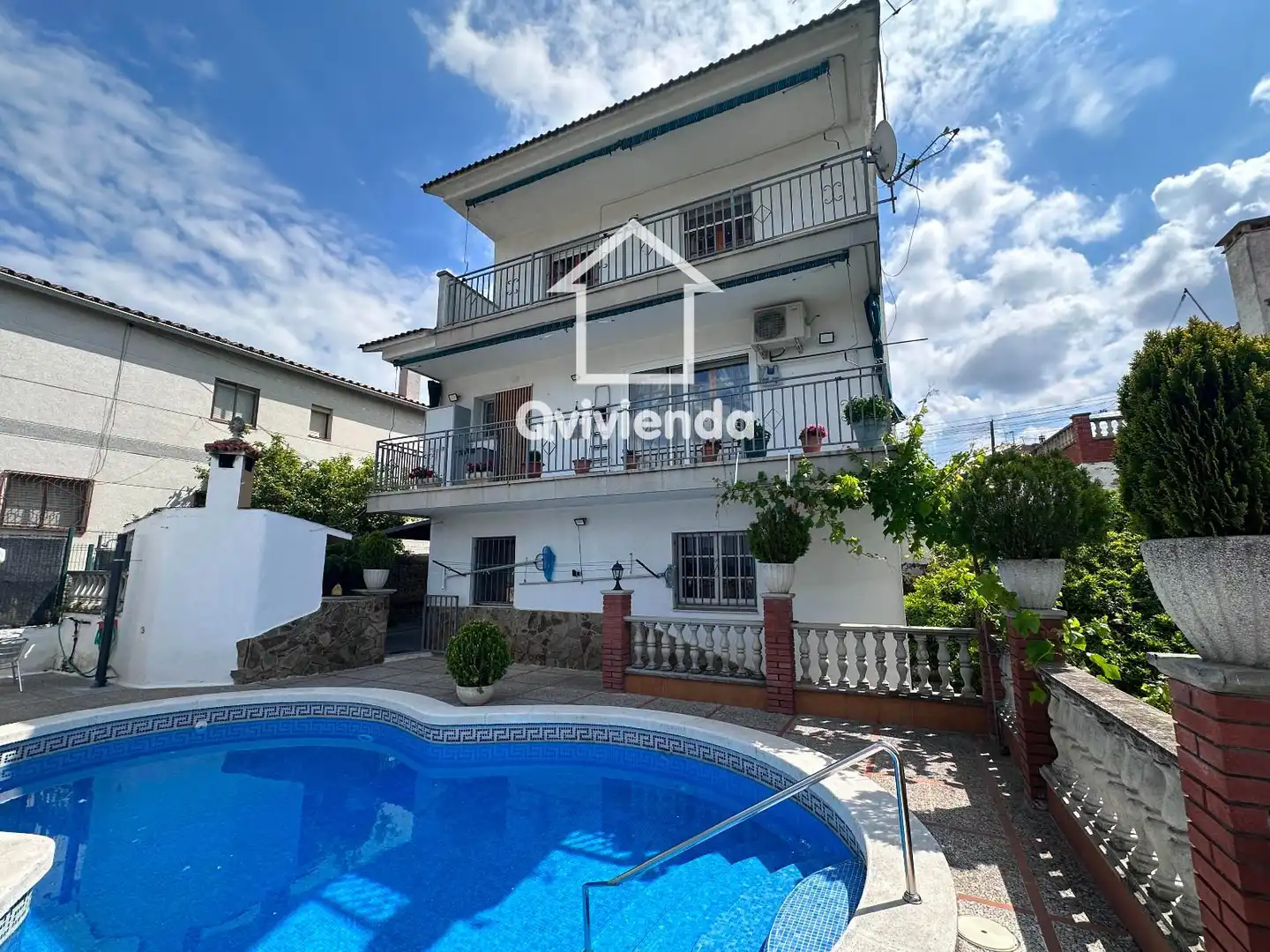 Vista exterior de Casa o chalet en venta en Lliçà d'Amunt con Aire acondicionado, Trastero y Piscina