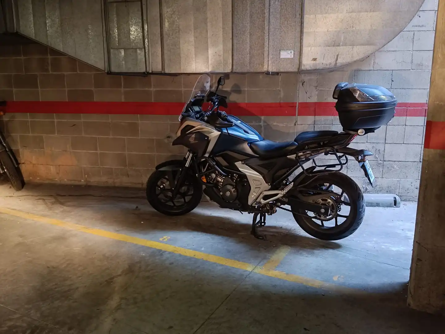 Motorbike for sale in Avinguda de Josep Tarradellas i Joan, imagen 3