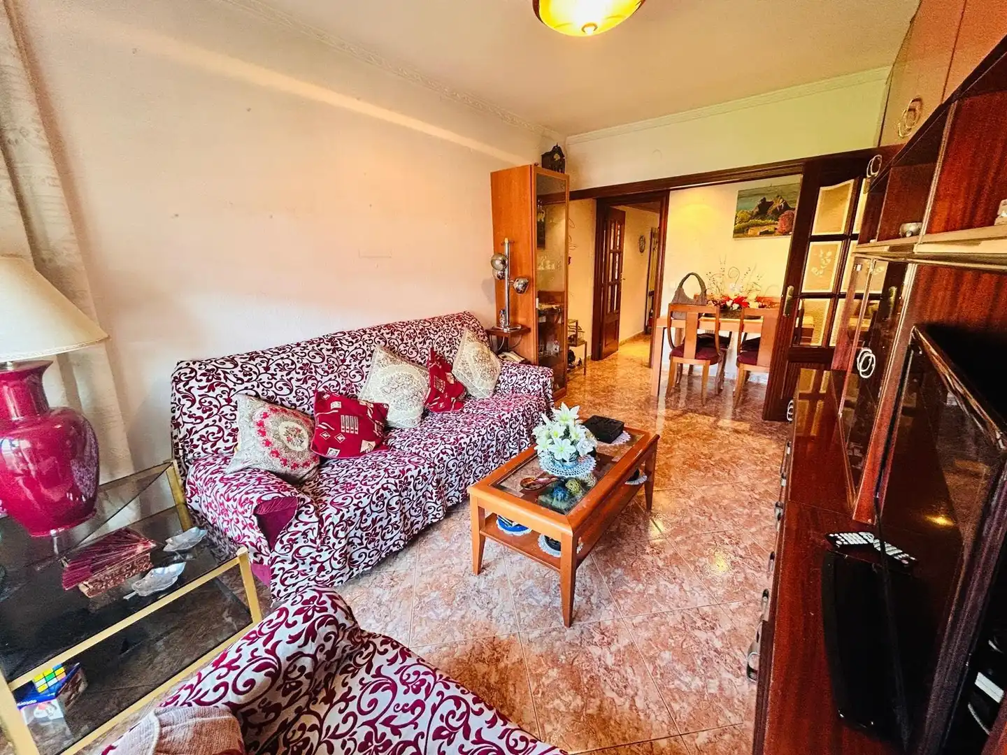 Sala de estar de Piso en venta en L'Hospitalet de Llobregat con Amueblado y Balcón