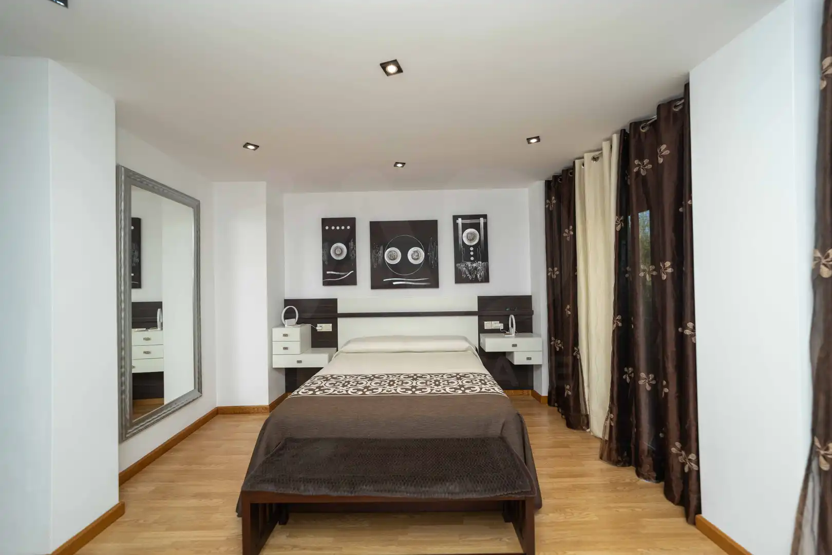 Habitación de Casa o chalet en venta en León Capital  con Calefacción y Terraza