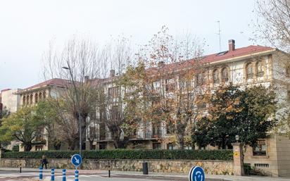 Vista exterior de Dúplex en venda en Getxo  amb Calefacció, Terrassa i Traster