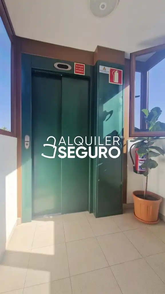 Flat for rent in Madrid  with Air Conditioner, Heating and Furnished