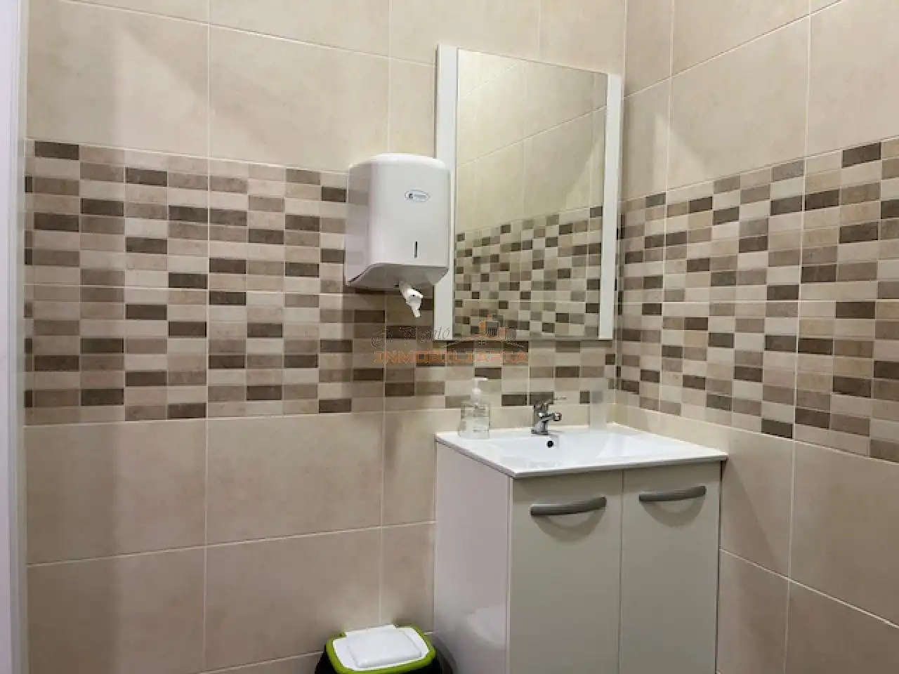 Bathroom of Office for rent in Narón  with Air Conditioner, Heating and Storage room