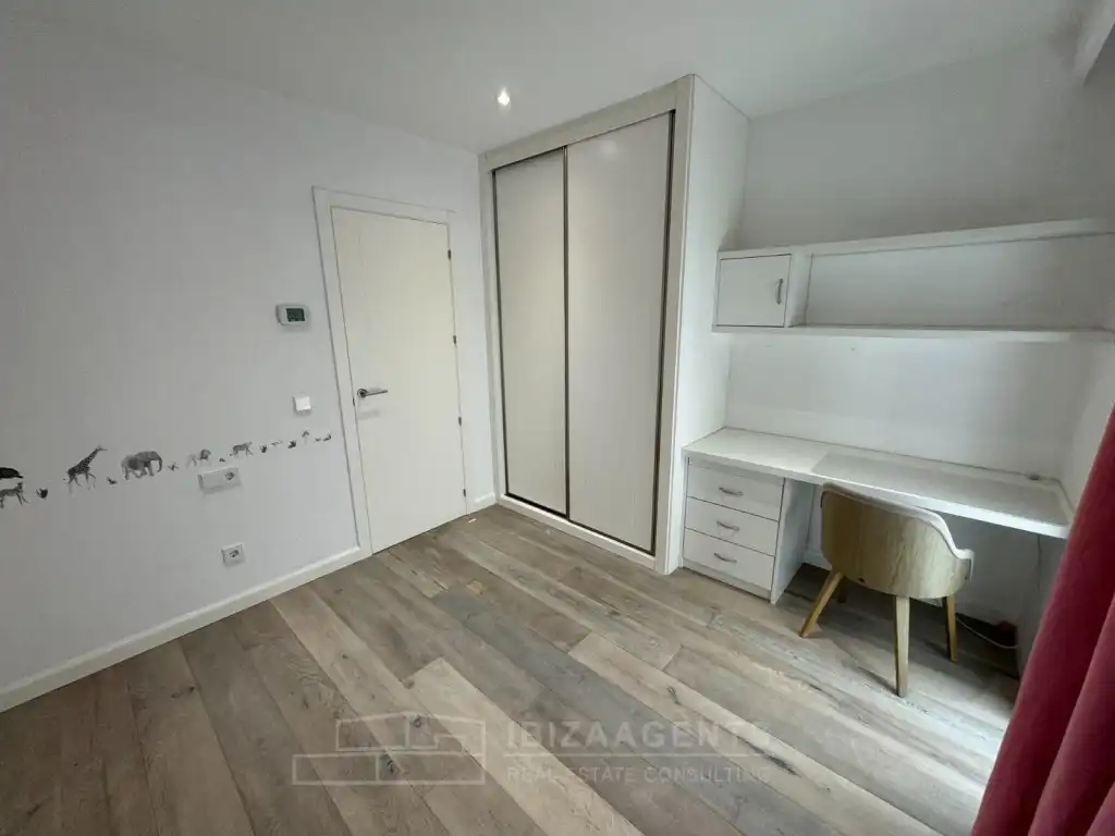 Habitación de Apartamento en venta en Santa Eulària des Riu con Aire acondicionado, Calefacción y Piscina