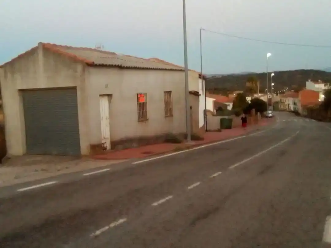Vista exterior de Pis en venda en Deleitosa amb Moblat i Balcó