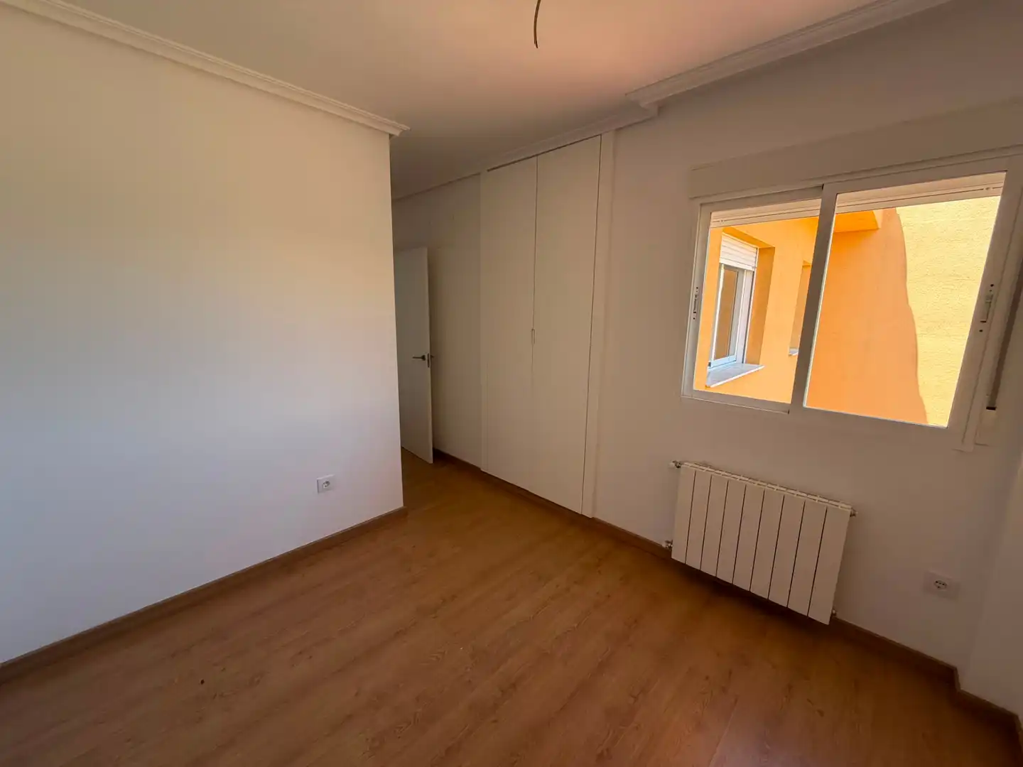 Dormitori de Casa adosada en venda en Utiel amb Calefacció, Parquet i Terrassa