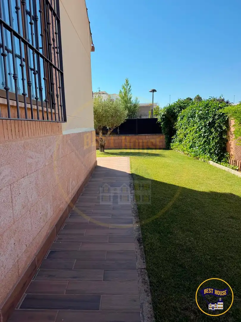 Jardí de Casa adosada en venda en Chillarón de Cuenca amb Calefacció, Jardí privat i Terrassa