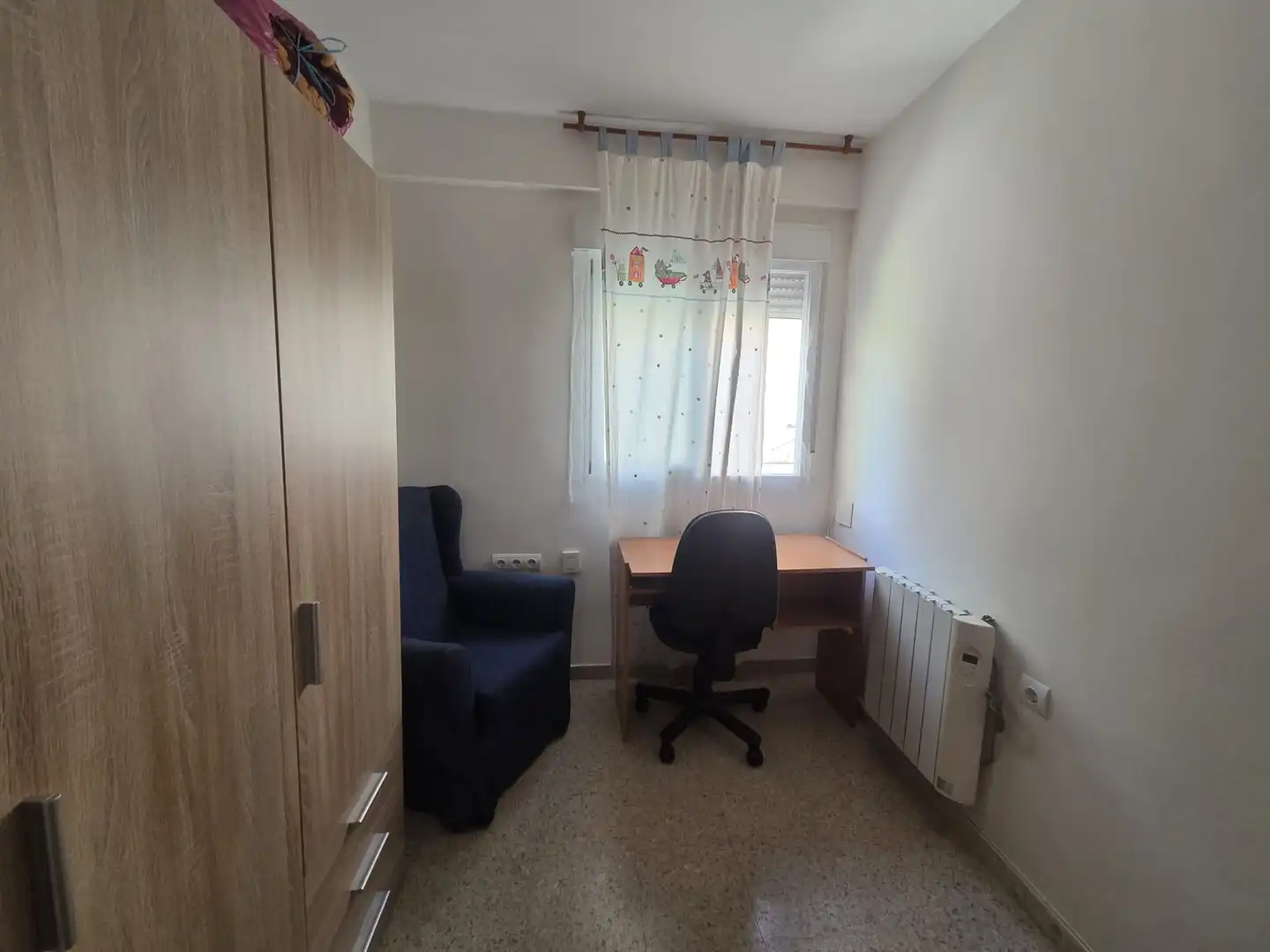 Habitación de Piso de alquiler en Granada con Aire acondicionado, Calefacción y Amueblado