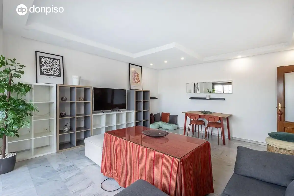 Sala d'estar de Pis en venda en Granada amb Aire condicionat, Calefacció i Piscina comunitària