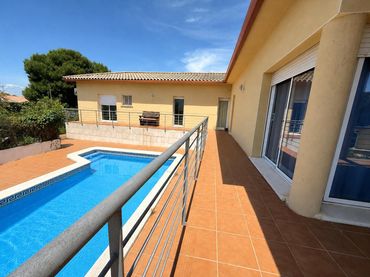 Detached house with pool for sale in Valldemar - Montmar
