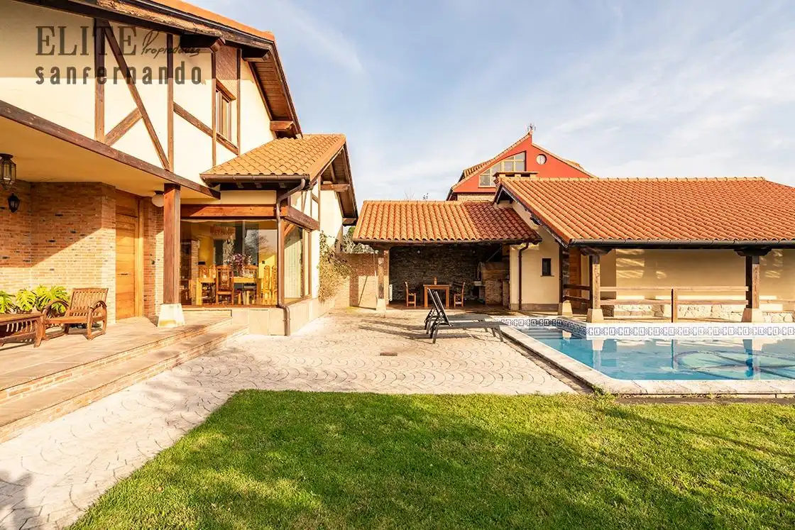 Terrassa de Casa o xalet en venda en Santillana del Mar amb Calefacció, Jardí privat i Piscina