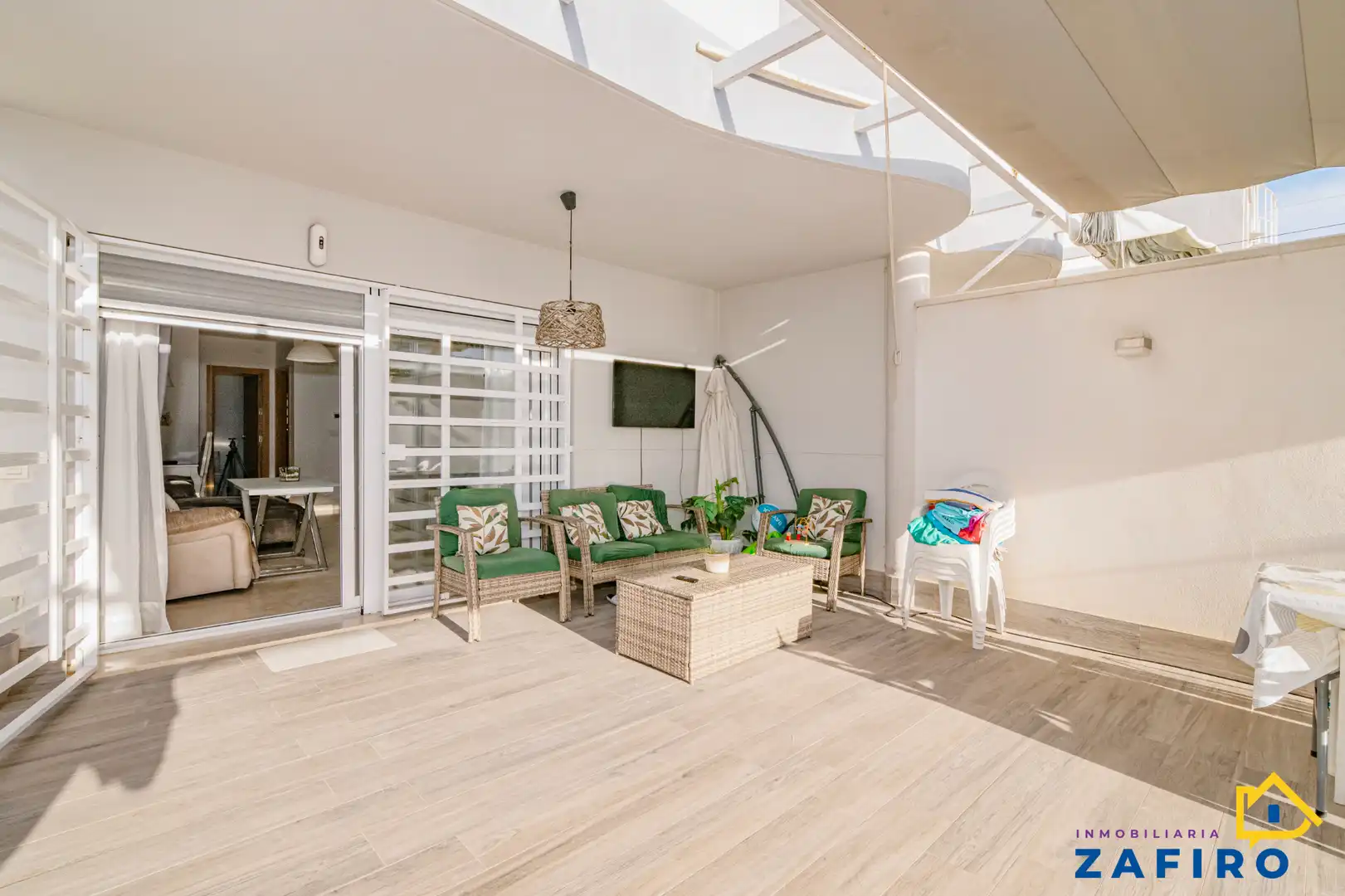 Casa aparellada amb terrassa en venda a Jun, imagen 3