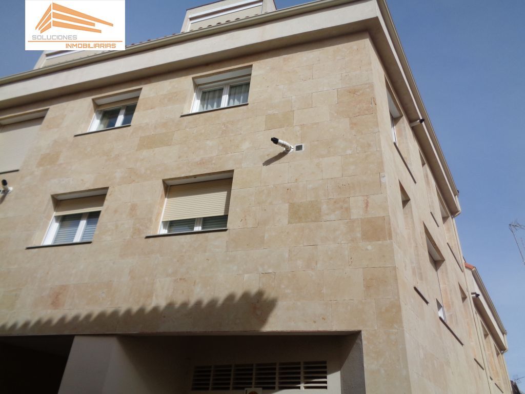 Exterior view of Garage for sale in Zaratán