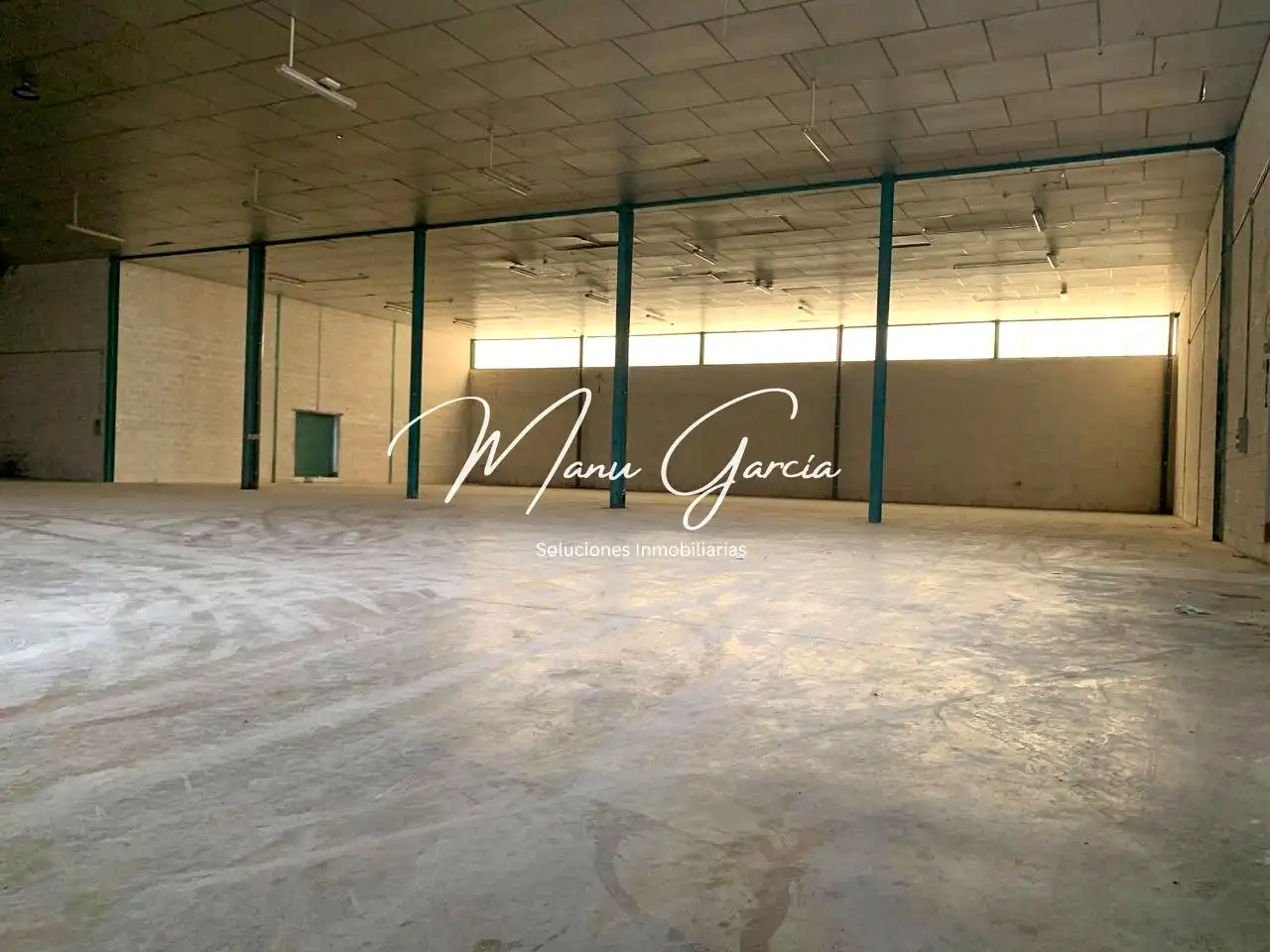 Fabrikhallen zur Miete in Lucena
