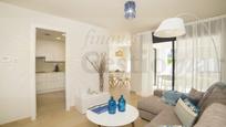 Sala d'estar de Casa adosada en venda en Cambrils amb Aire condicionat, Jardí privat i Terrassa
