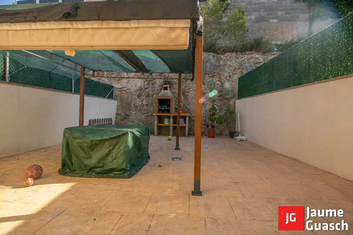 Terrassa de Casa adosada en venda en La Pobla de Montornès   amb Calefacció, Parquet i Traster