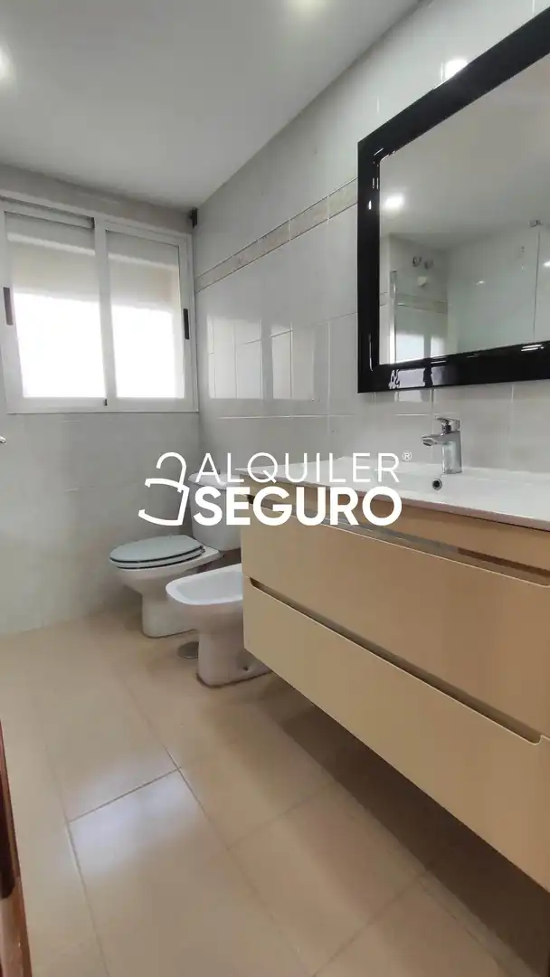 Bany de Pis de lloguer en Valencia amb Aire condicionat i Terrassa