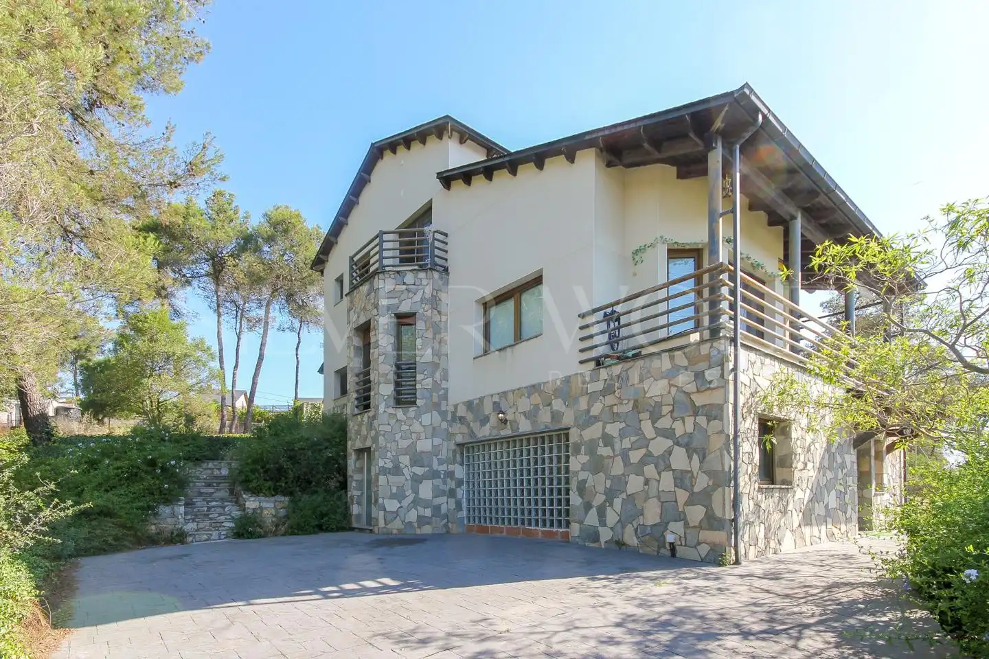 Vista exterior de Casa o chalet en venta en Vallirana con Calefacción, Jardín privado y Parquet