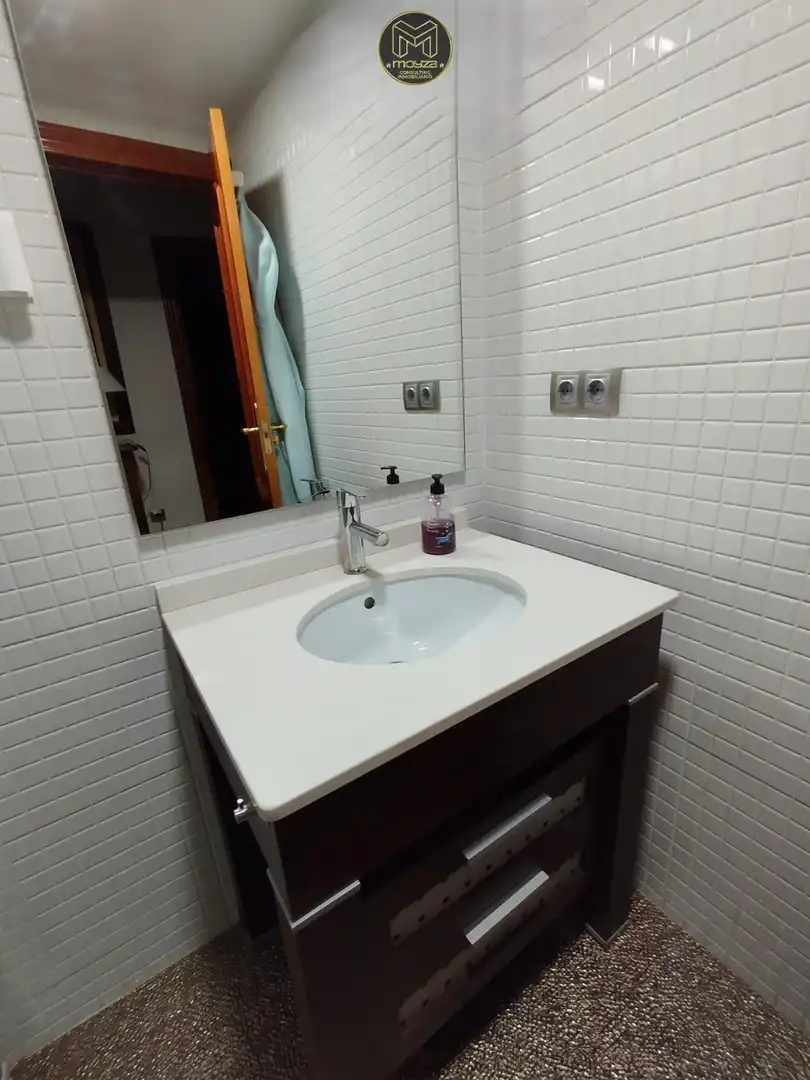 Baño de Piso en venta en Jaén con Jardín privado, Trastero y Balcón